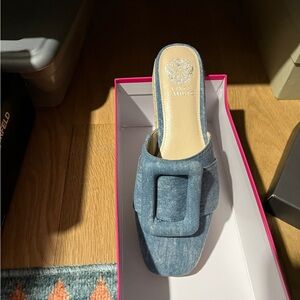 Never worn Vince Camuto sandals